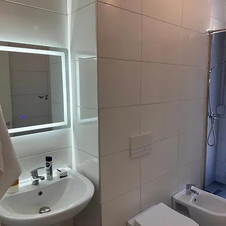 Daire Bratti's Near Center And Mother Teresa Airport Tiran