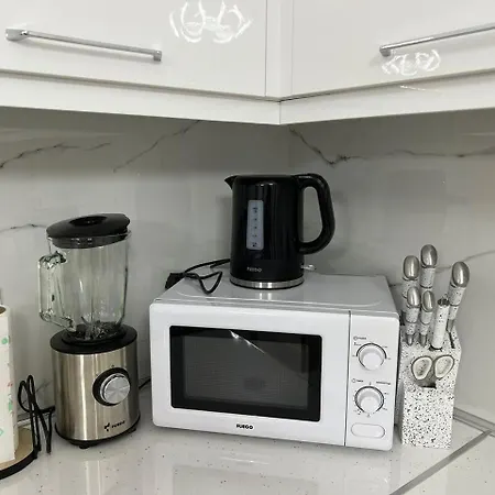 Daire Bratti's Near Center And Mother Teresa Airport