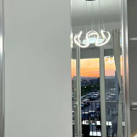 Bratti's Near Center And Mother Teresa Airport