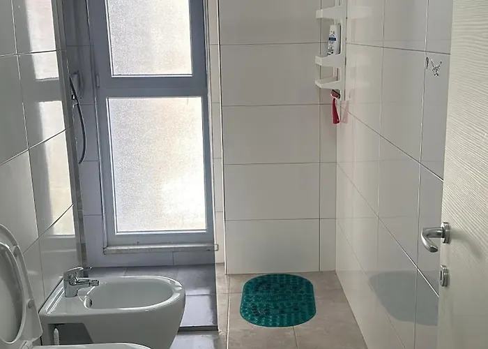 Bratti's Near Center And Mother Teresa Airport Apartamento *