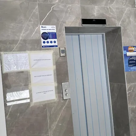 Bratti's Near Center And Mother Teresa Airport Appartement