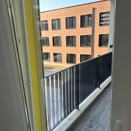 Bratti's Near Center And Mother Teresa Airport *