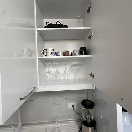 Bratti's Near Center And Mother Teresa Airport 티라나