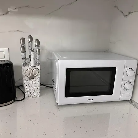 Bratti's Near Center And Mother Teresa Airport Apartmán *