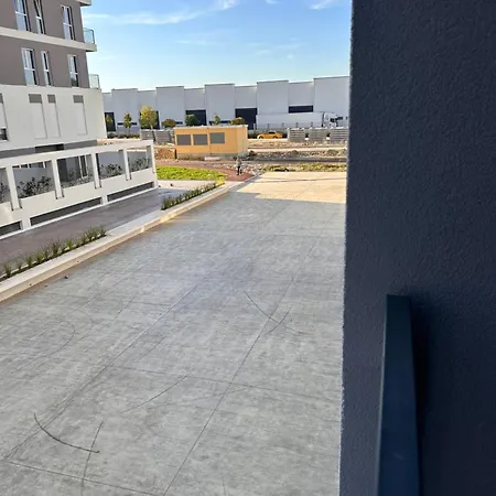 Bratti's Near Center And Mother Teresa Airport