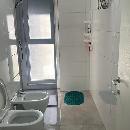 Bratti's Near Center And Mother Teresa Airport Appartement *