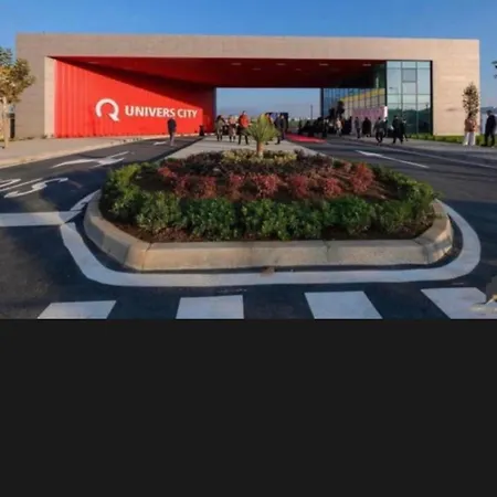 Bratti's Near Center And Mother Teresa Airport Appartement