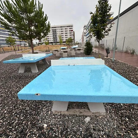 Bratti's Near Center And Mother Teresa Airport Appartement