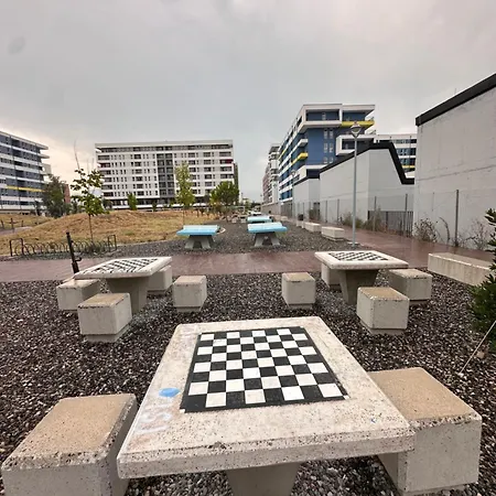 Bratti's Near Center And Mother Teresa Airport